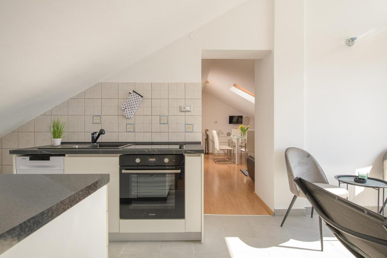Apartmani Tena Selce Eksteriør bilde