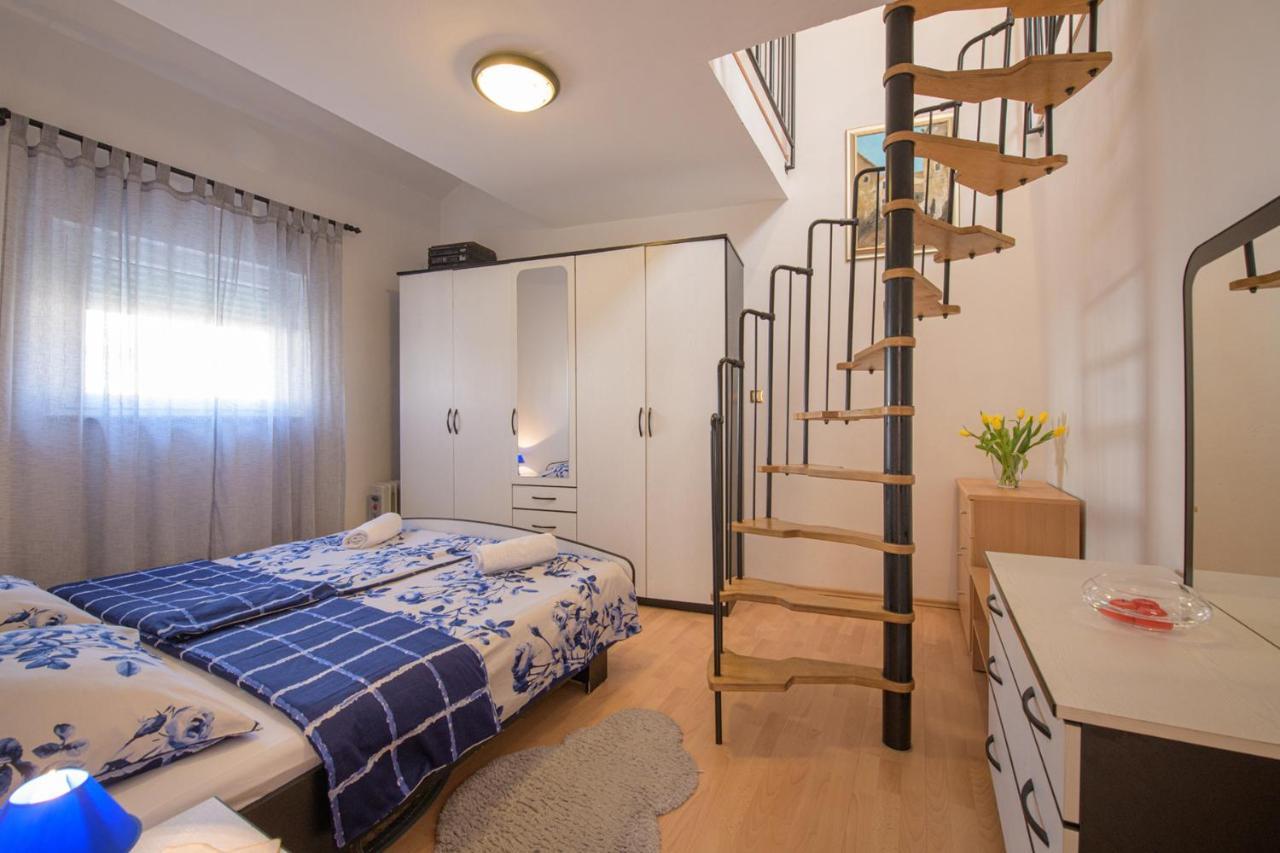 Apartmani Tena Selce Eksteriør bilde