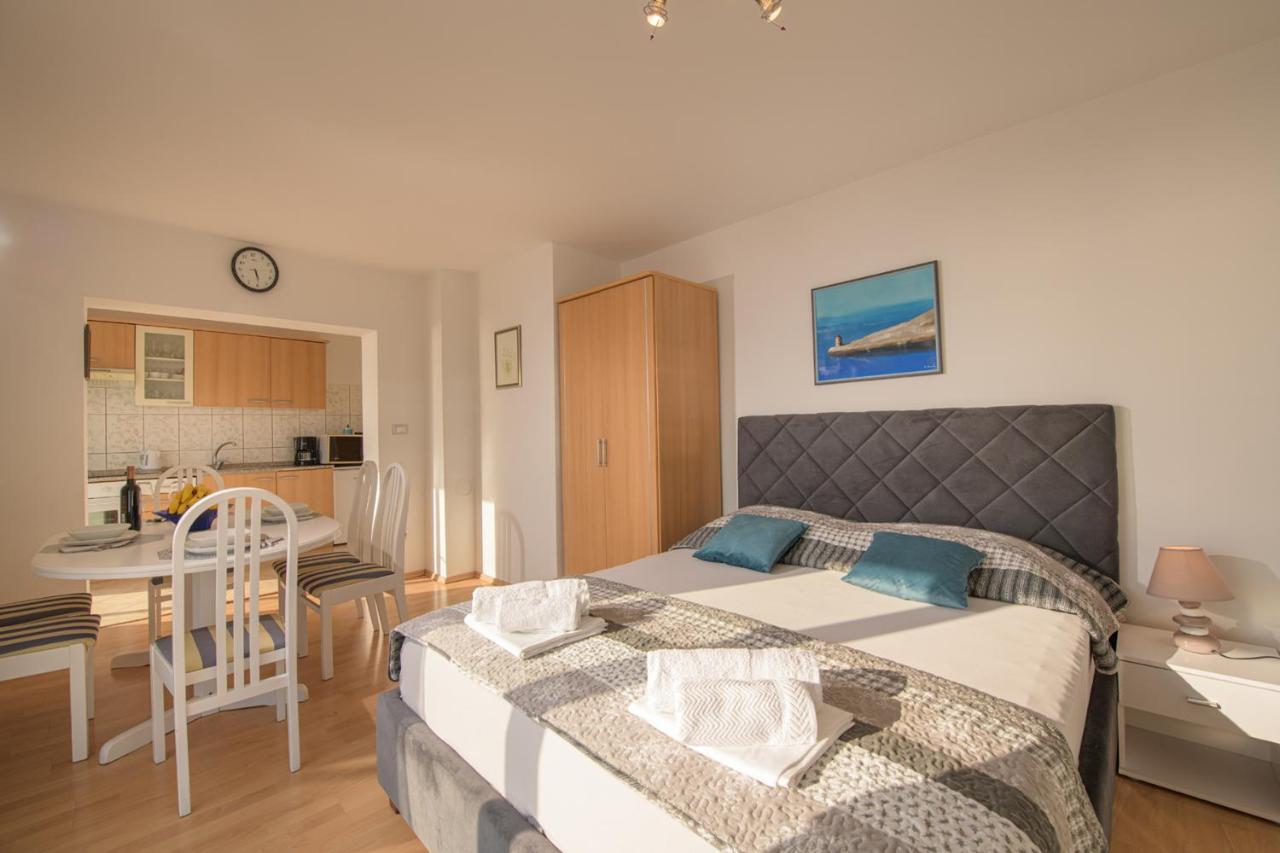Apartmani Tena Selce Eksteriør bilde