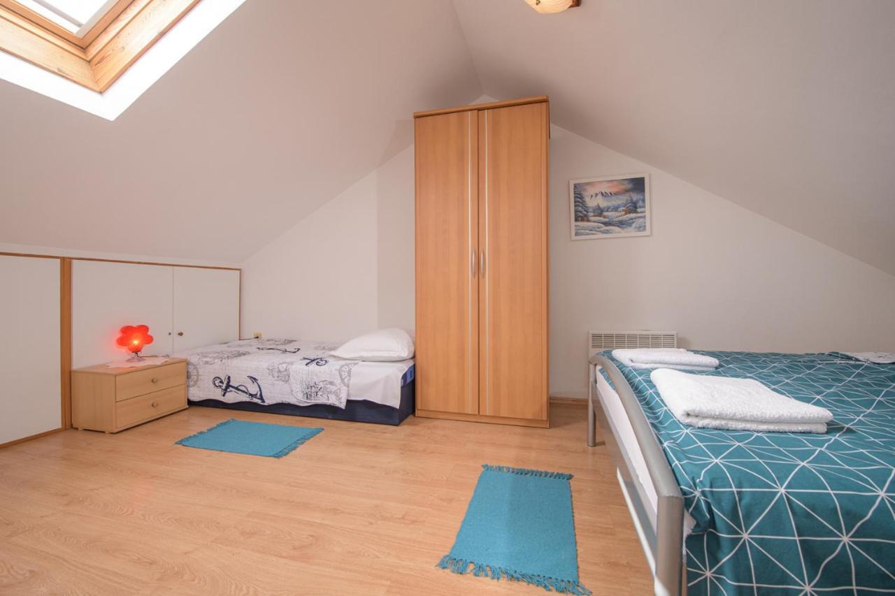 Apartmani Tena Selce Eksteriør bilde