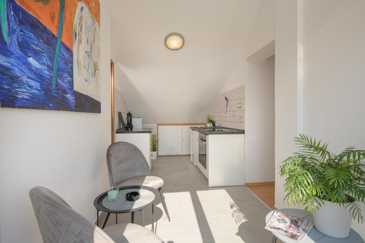 Apartmani Tena Selce Eksteriør bilde