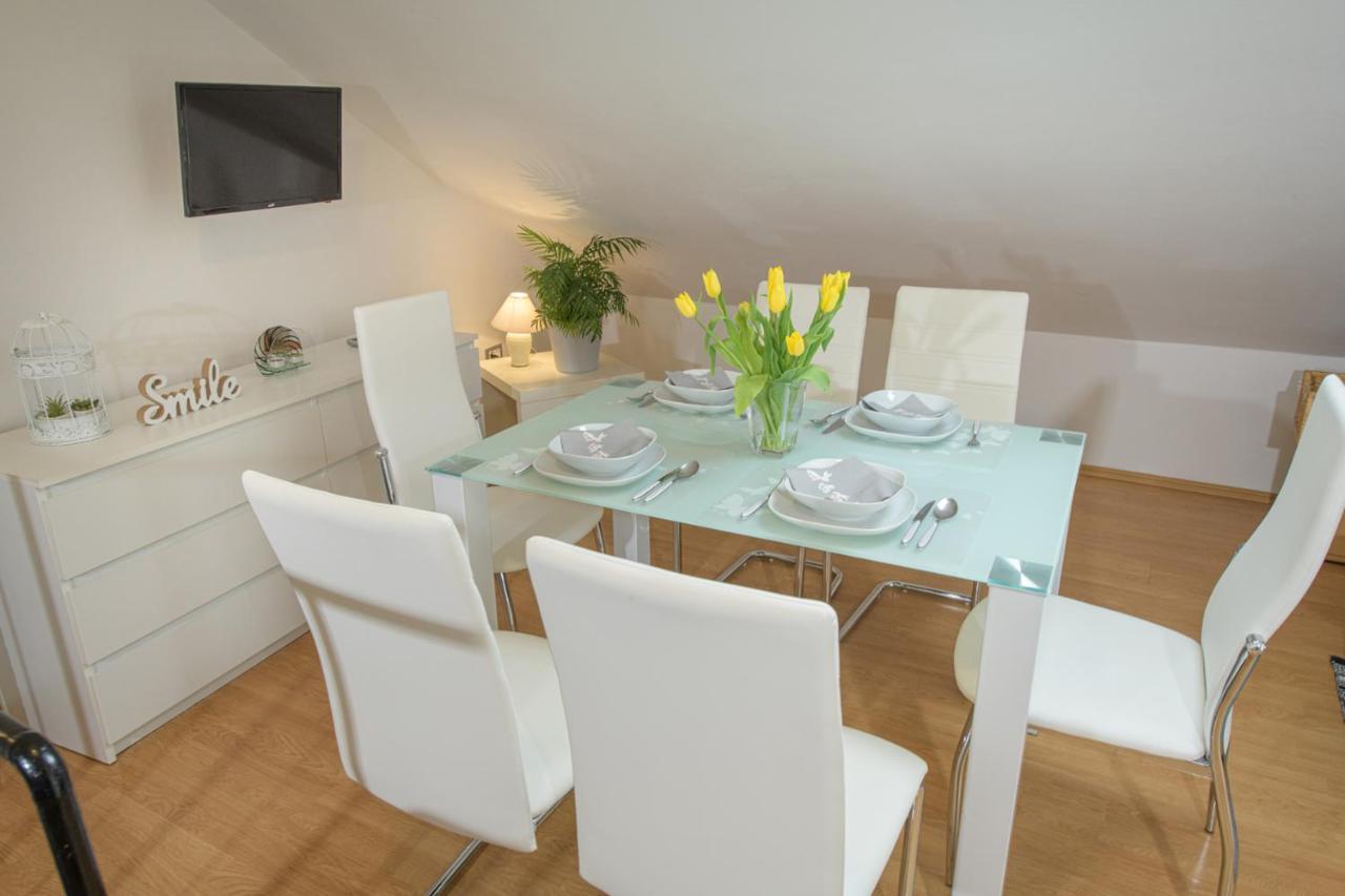 Apartmani Tena Selce Eksteriør bilde