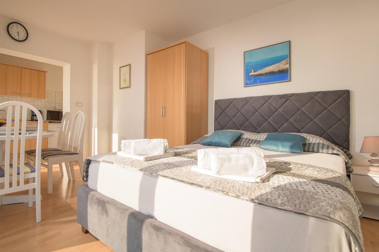 Apartmani Tena Selce Eksteriør bilde
