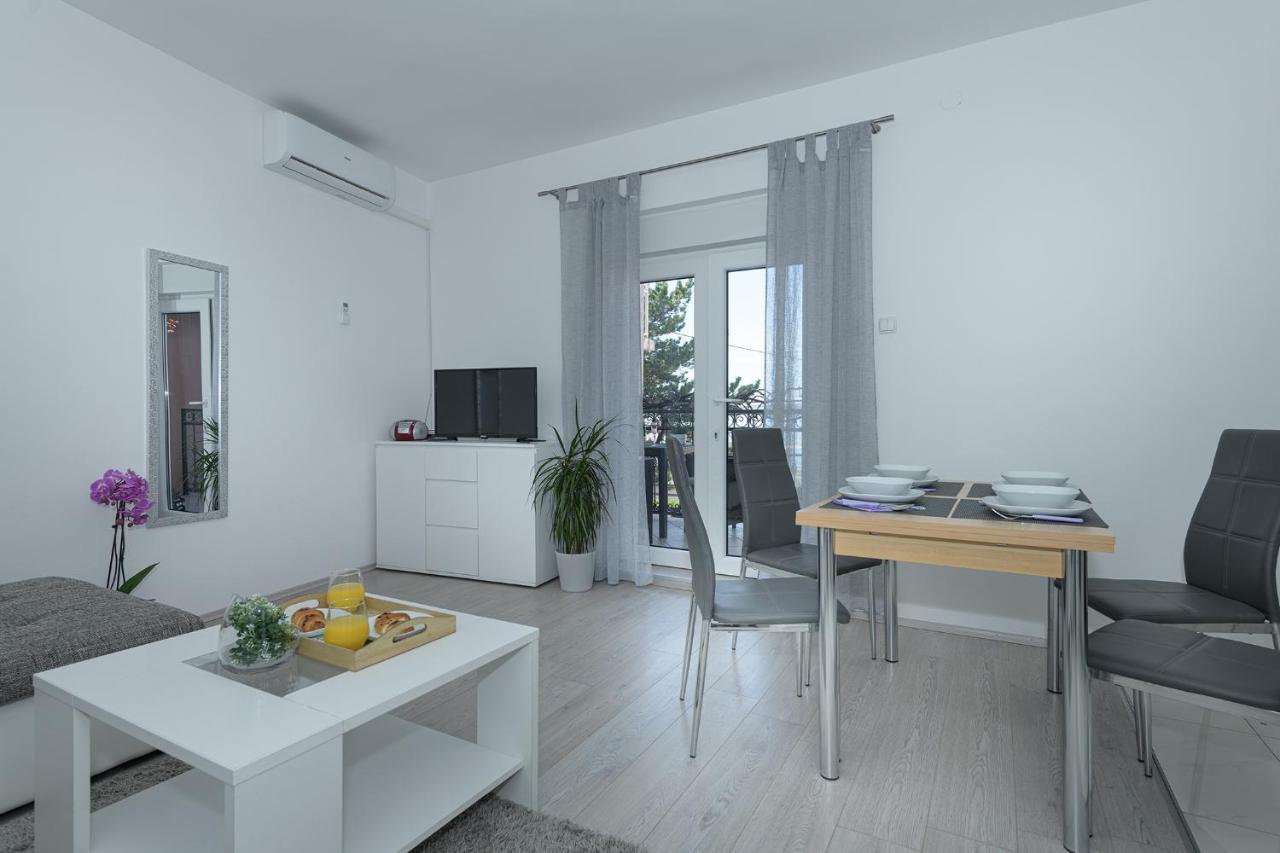 Apartmani Tena Selce Eksteriør bilde