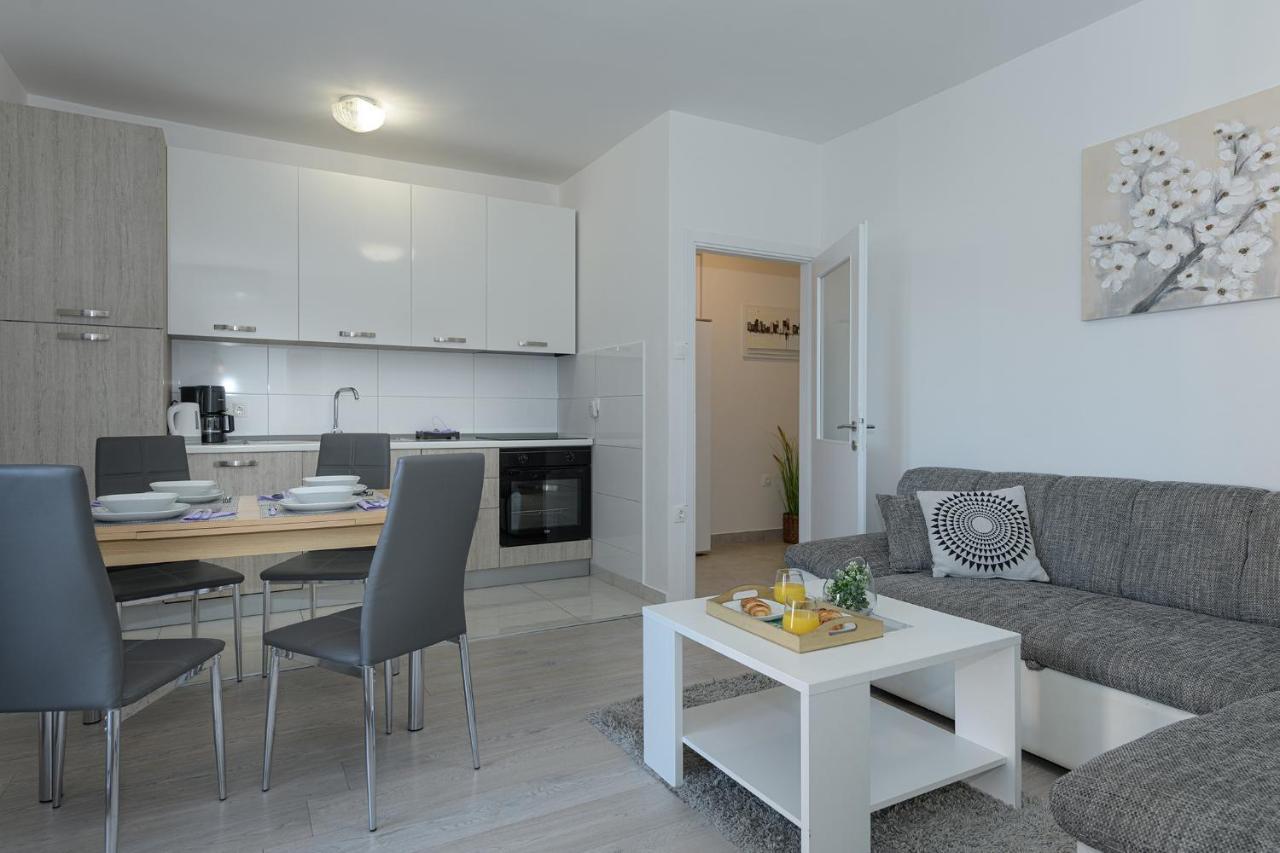 Apartmani Tena Selce Eksteriør bilde