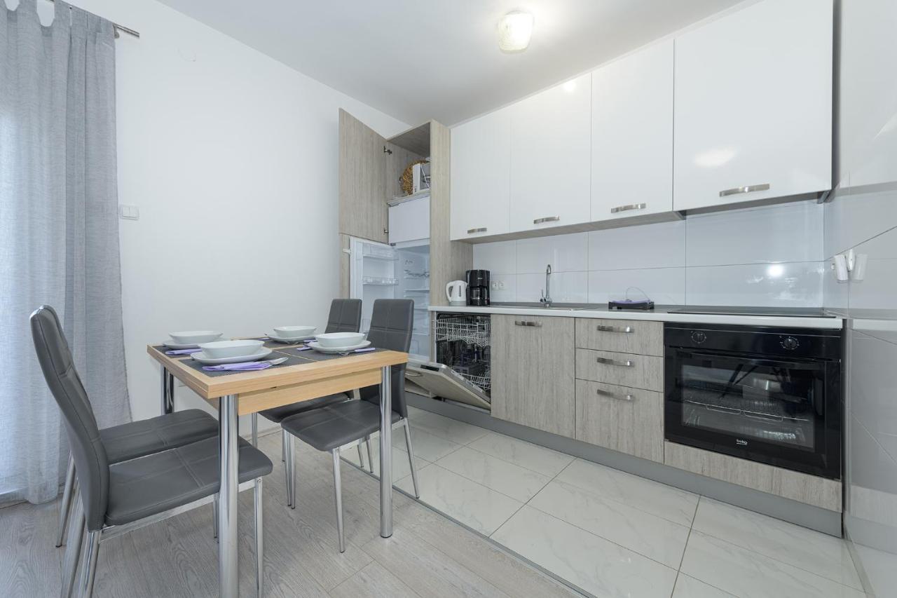 Apartmani Tena Selce Eksteriør bilde