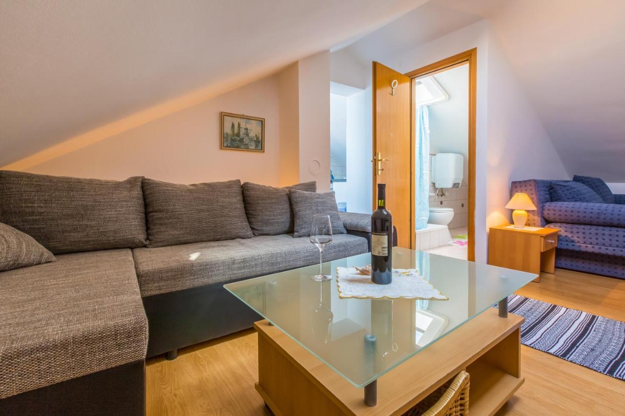 Apartmani Tena Selce Eksteriør bilde